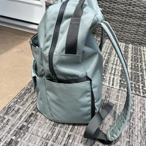 Red Rovr Diaper Backpack - Picture 2 of 6